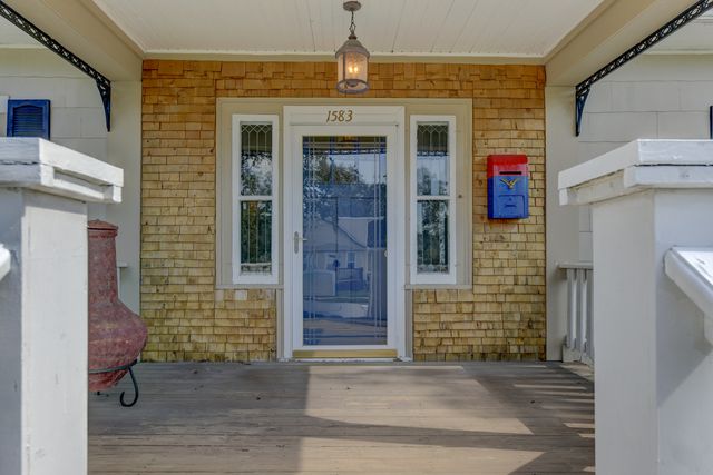 1583 East Avenue, Crete, IL 60417