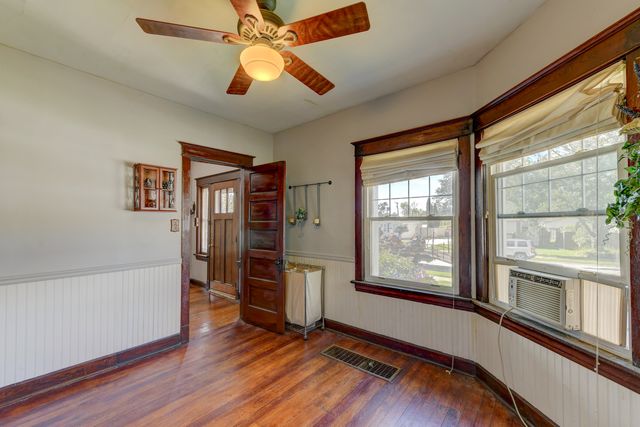 1583 East Avenue, Crete, IL 60417