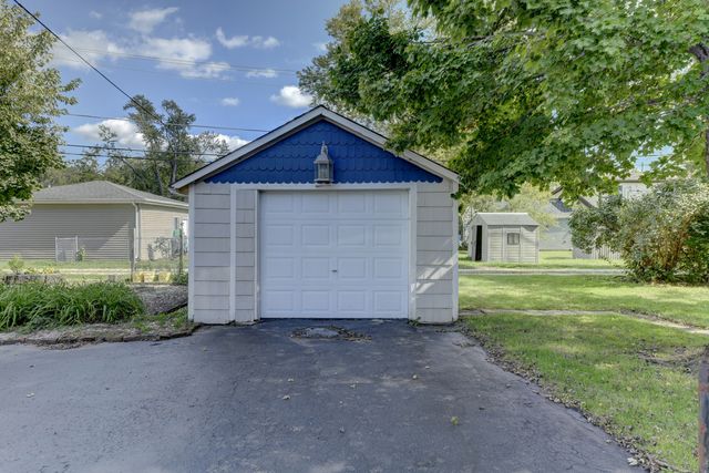1583 East Avenue, Crete, IL 60417