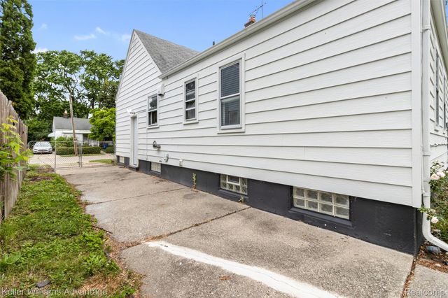 21140 Eastwood Boulevard, Warren, MI 48089