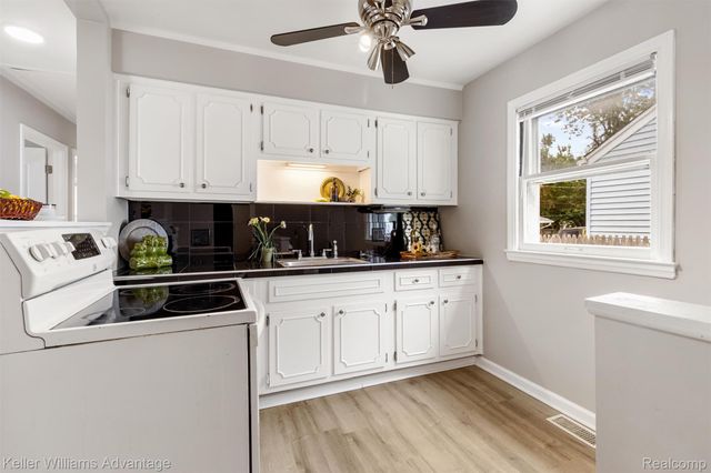 21140 Eastwood Boulevard, Warren, MI 48089