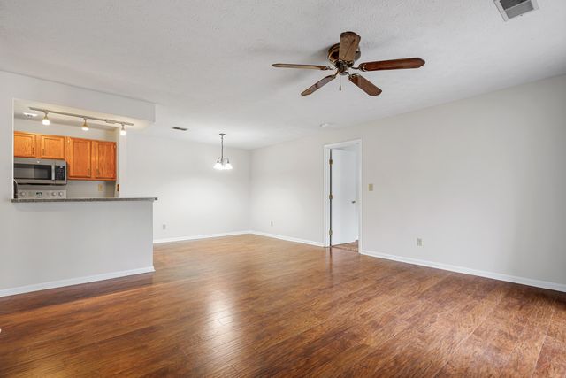 210 Willowbrook Ct Court, 7, Wilder, KY 41071