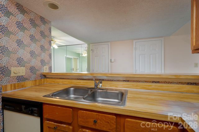 10969 Carmel Crossing Road, Charlotte, NC 28226