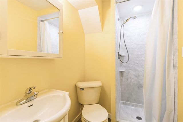 2405 81st Circle, Urbandale, IA 50322