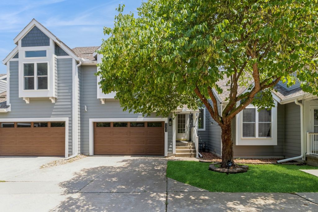 2405 81st Circle, Urbandale, IA 50322