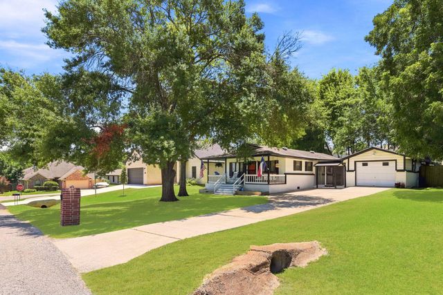 10707 Hillside Drive, Montgomery, TX 77356