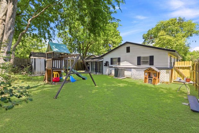 10707 Hillside Drive, Montgomery, TX 77356
