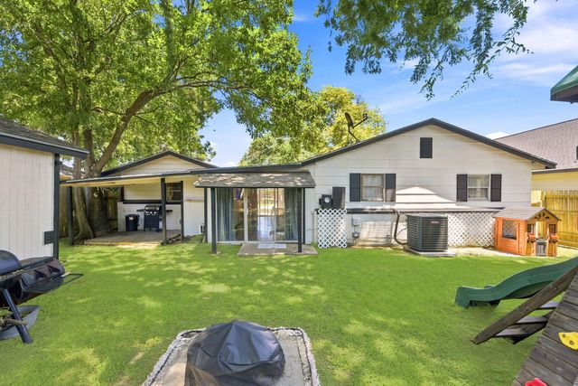 10707 Hillside Drive, Montgomery, TX 77356