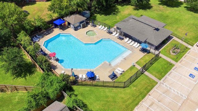 10707 Hillside Drive, Montgomery, TX 77356