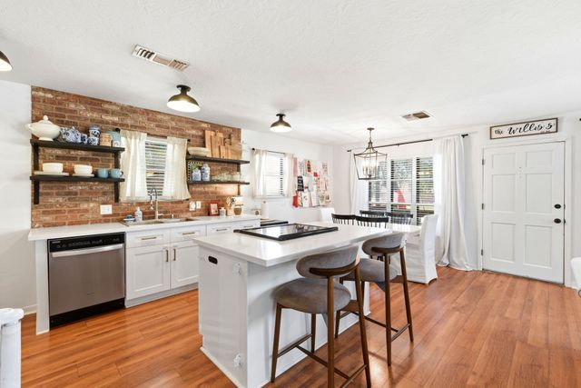10707 Hillside Drive, Montgomery, TX 77356