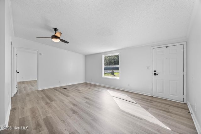 410 Pond View Lane, Hampstead, NC 28443