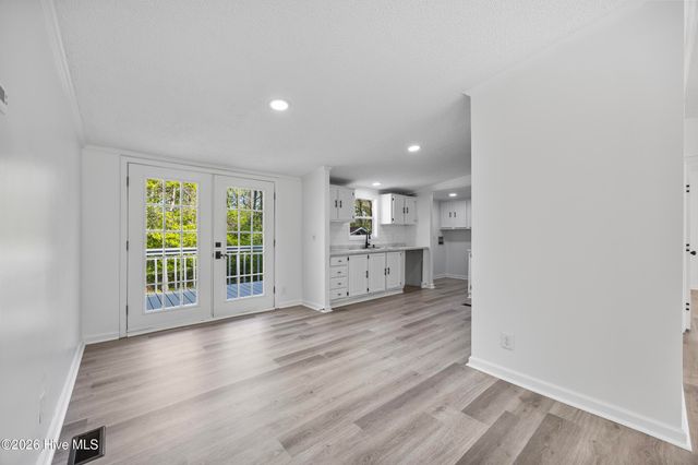 410 Pond View Lane, Hampstead, NC 28443