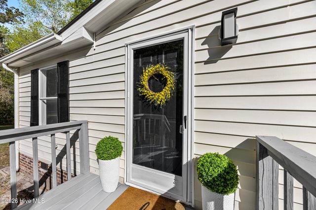 410 Pond View Lane, Hampstead, NC 28443