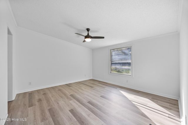 410 Pond View Lane, Hampstead, NC 28443