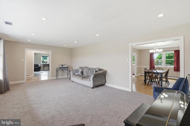 642 KNOLL DR, Lansdale, PA 19446