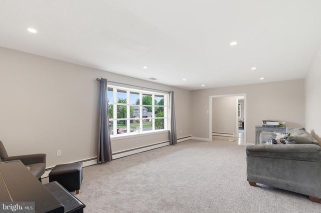 642 KNOLL DR, Lansdale, PA 19446