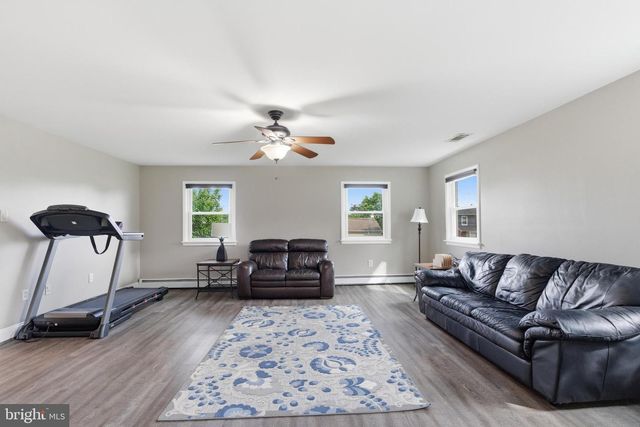 642 KNOLL DR, Lansdale, PA 19446