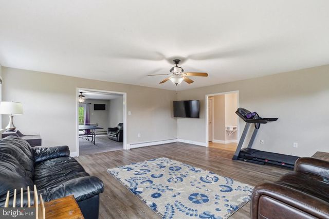 642 KNOLL DR, Lansdale, PA 19446