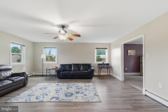 642 KNOLL DR, Lansdale, PA 19446