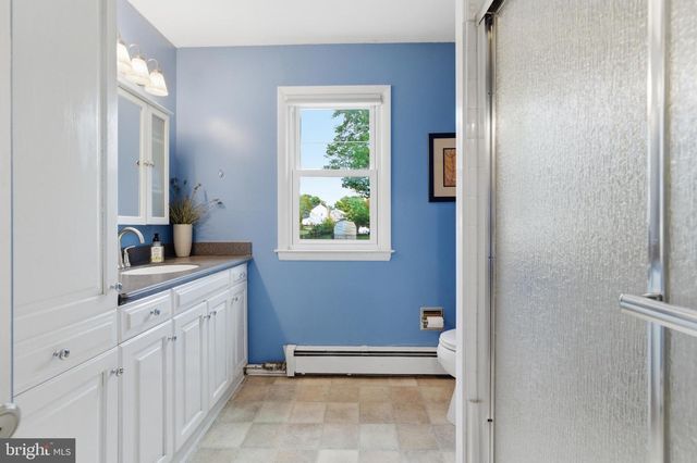 642 KNOLL DR, Lansdale, PA 19446