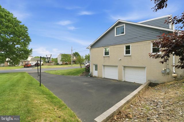 642 KNOLL DR, Lansdale, PA 19446