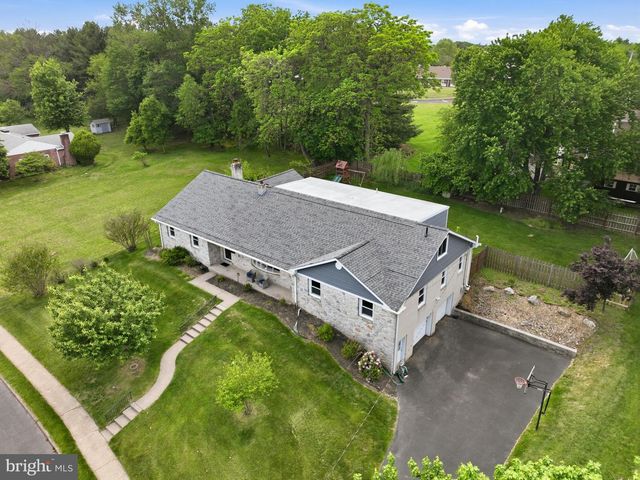 642 KNOLL DR, Lansdale, PA 19446