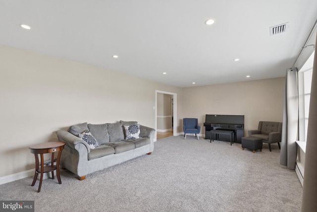 642 KNOLL DR, Lansdale, PA 19446