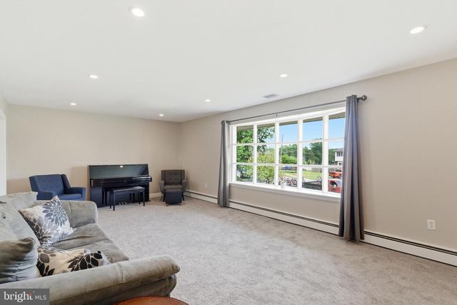 642 KNOLL DR, Lansdale, PA 19446