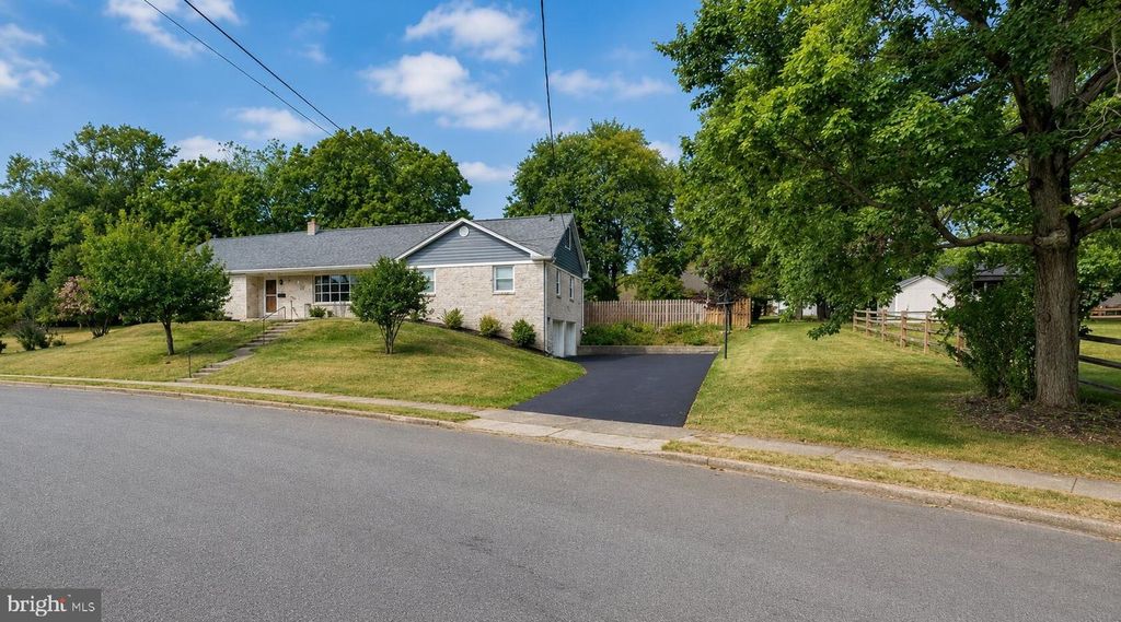 642 KNOLL DR, Lansdale, PA 19446