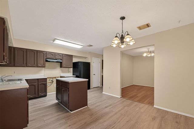 2905 Park Shadow Lane, Deer Park, TX 77536