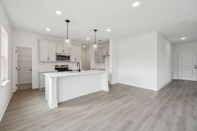 116 Dahlia Dr, La Vergne, TN 37086