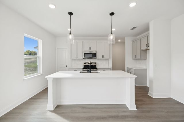 116 Dahlia Dr, La Vergne, TN 37086