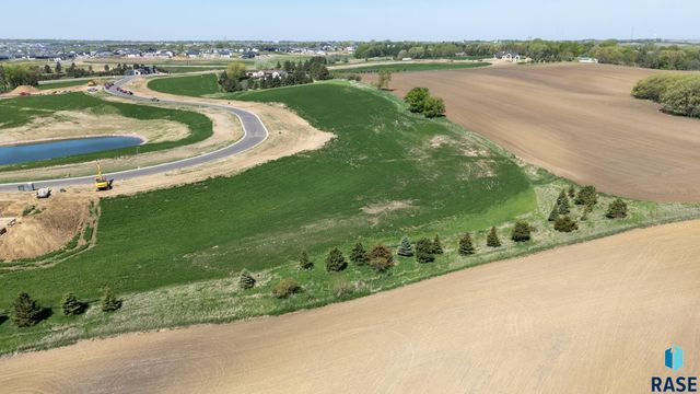 8816 E Buckthorn Trl Trail, Sioux Falls, SD 57110