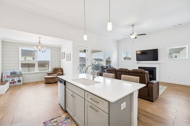 6407 Desmond Ave, Murfreesboro, TN 37128