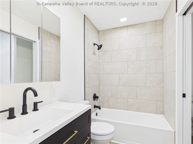 903 Valley View Drive, South Charleston, WV 25309