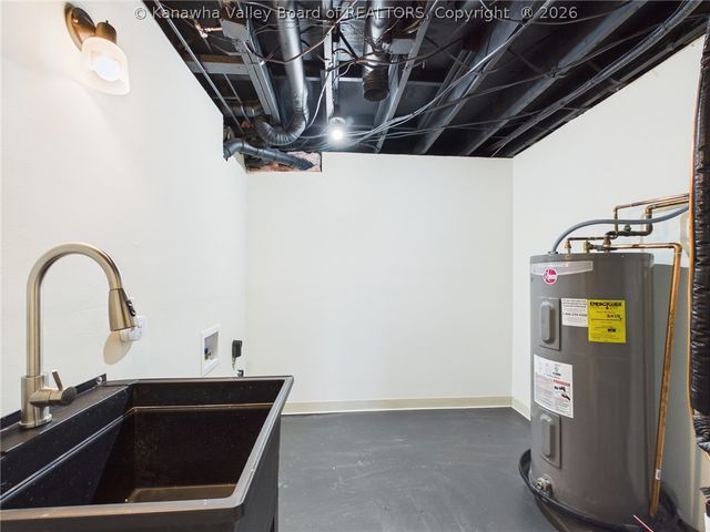 903 Valley View Drive, South Charleston, WV 25309