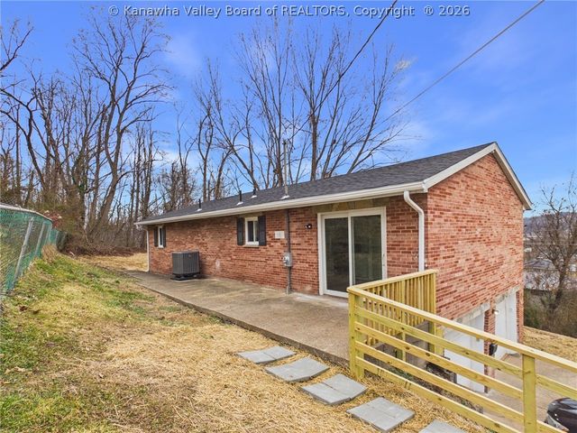 903 Valley View Drive, South Charleston, WV 25309
