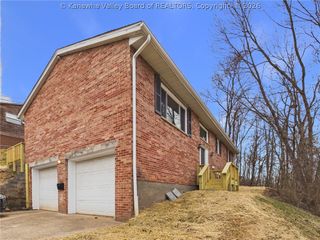 903 Valley View Drive, South Charleston, WV 25309