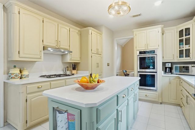 1013 Glen Chester Drive, Flower Mound, TX 75022