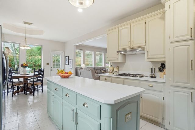 1013 Glen Chester Drive, Flower Mound, TX 75022