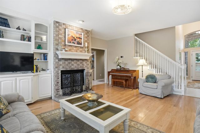 1013 Glen Chester Drive, Flower Mound, TX 75022