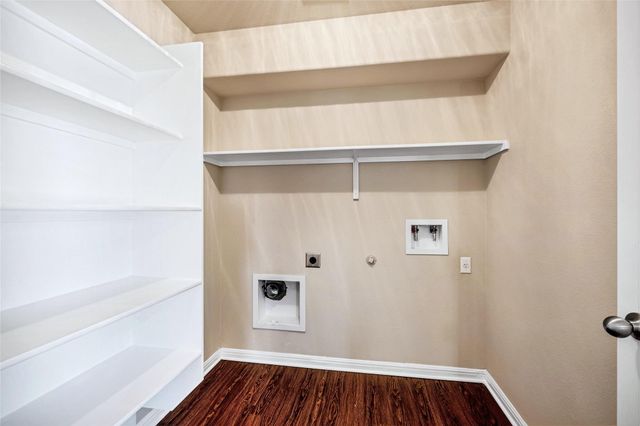 320 Comal RUN, Hutto, TX 78634