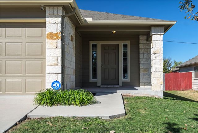 320 Comal RUN, Hutto, TX 78634