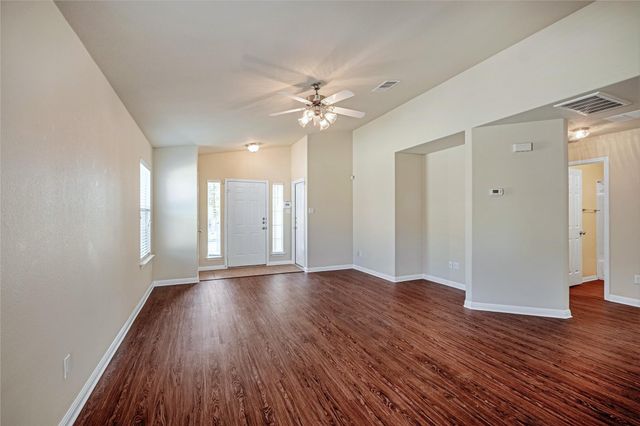 320 Comal RUN, Hutto, TX 78634