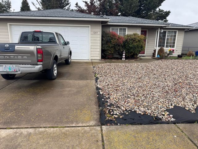 1283 Far West Avenue, Central Point, OR 97502