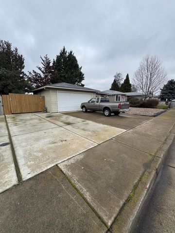 1283 Far West Avenue, Central Point, OR 97502