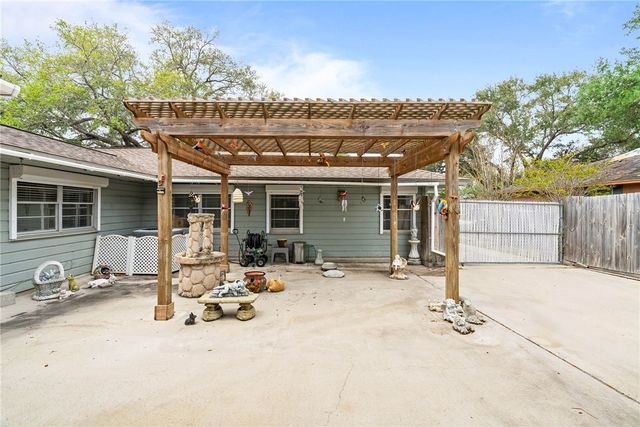 517 Catalina Pl, Corpus Christi, TX 78411