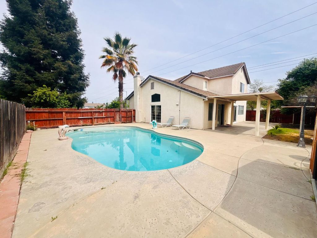 6 Westmont Court, Merced, CA 95348