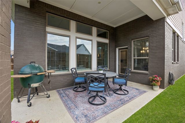 2012 Crescent Street, Fort Worth, TX 76008