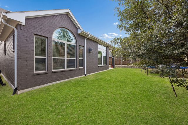 2012 Crescent Street, Fort Worth, TX 76008
